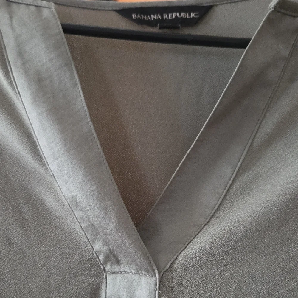 Banana Republic Olive V-Neck Blouse - Picture 4 of 5